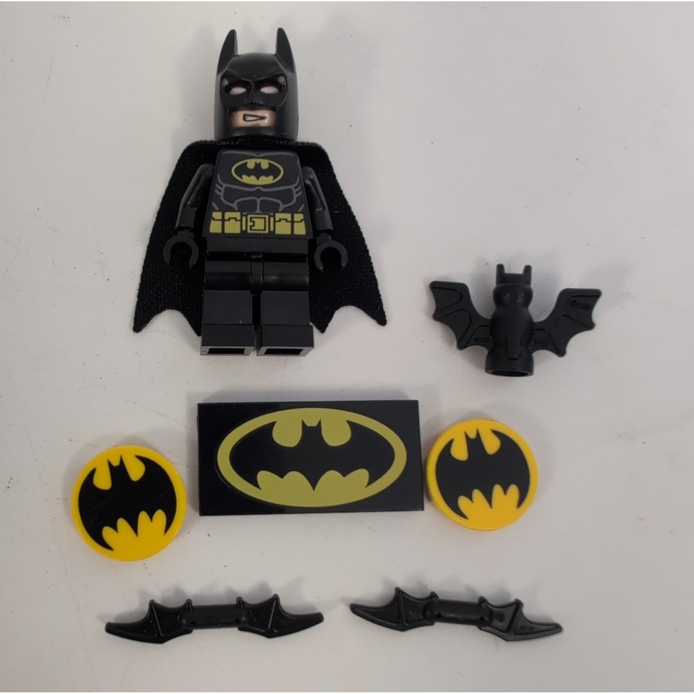 LEGO Minifigure - Batman Juniors Cape - SH513 with Accessories